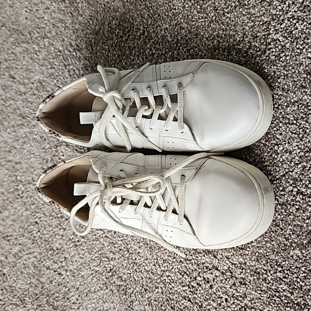 Vionic Simasa leather snake print sneakers size 8.5